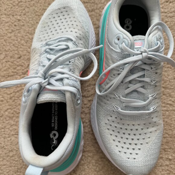 Nike Women's React Infinity Run Flyknit 2 Blue Tint Lava Glow Size 8.5 - Picture 6 of 16